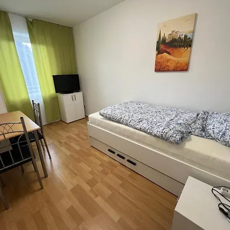 Fuer Touristen Und Arbeiter Apartament *
