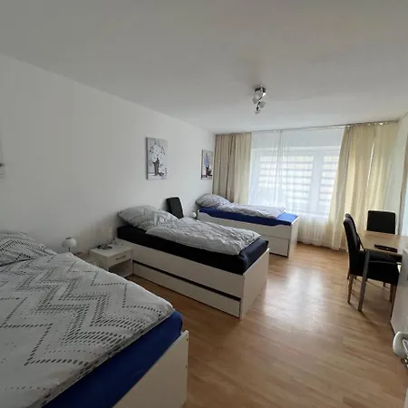 Fuer Touristen Und Arbeiter Apartament
